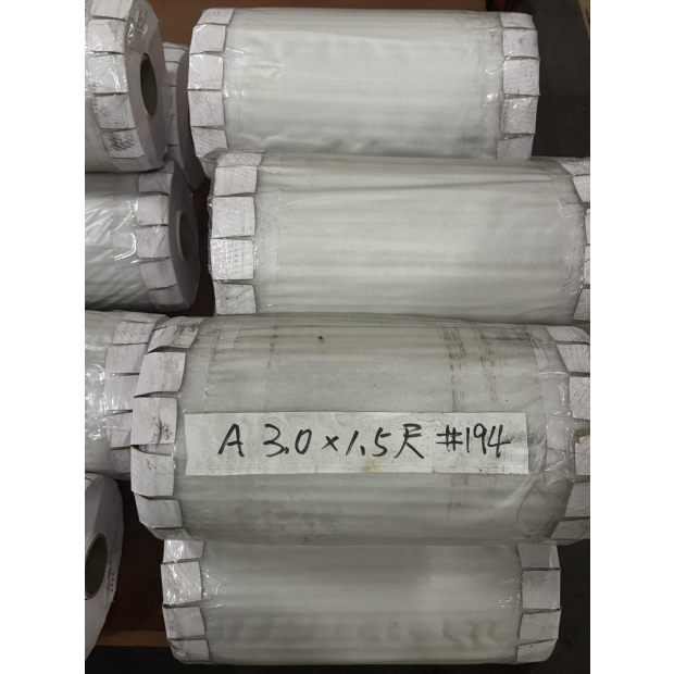 透明PVC桌墊膠布捲料包裝，耐用防刮桌面保護材