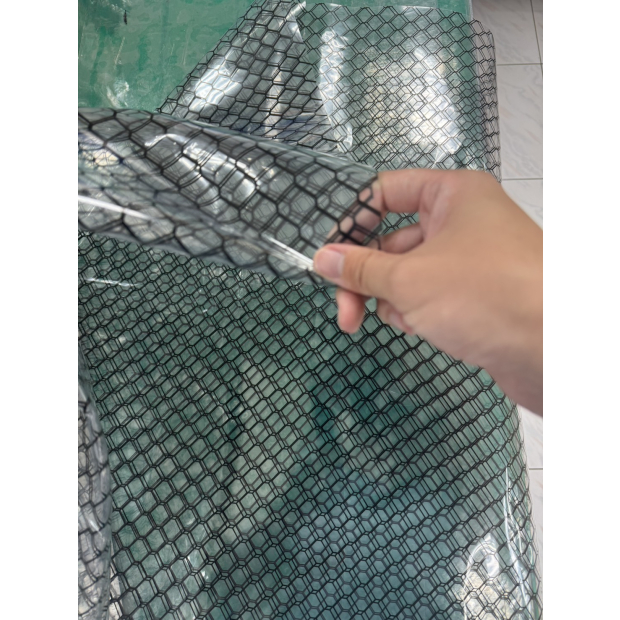 客製化抗靜電PVC夾網膠布展示，具防靜電與耐用特性的塑膠布材料